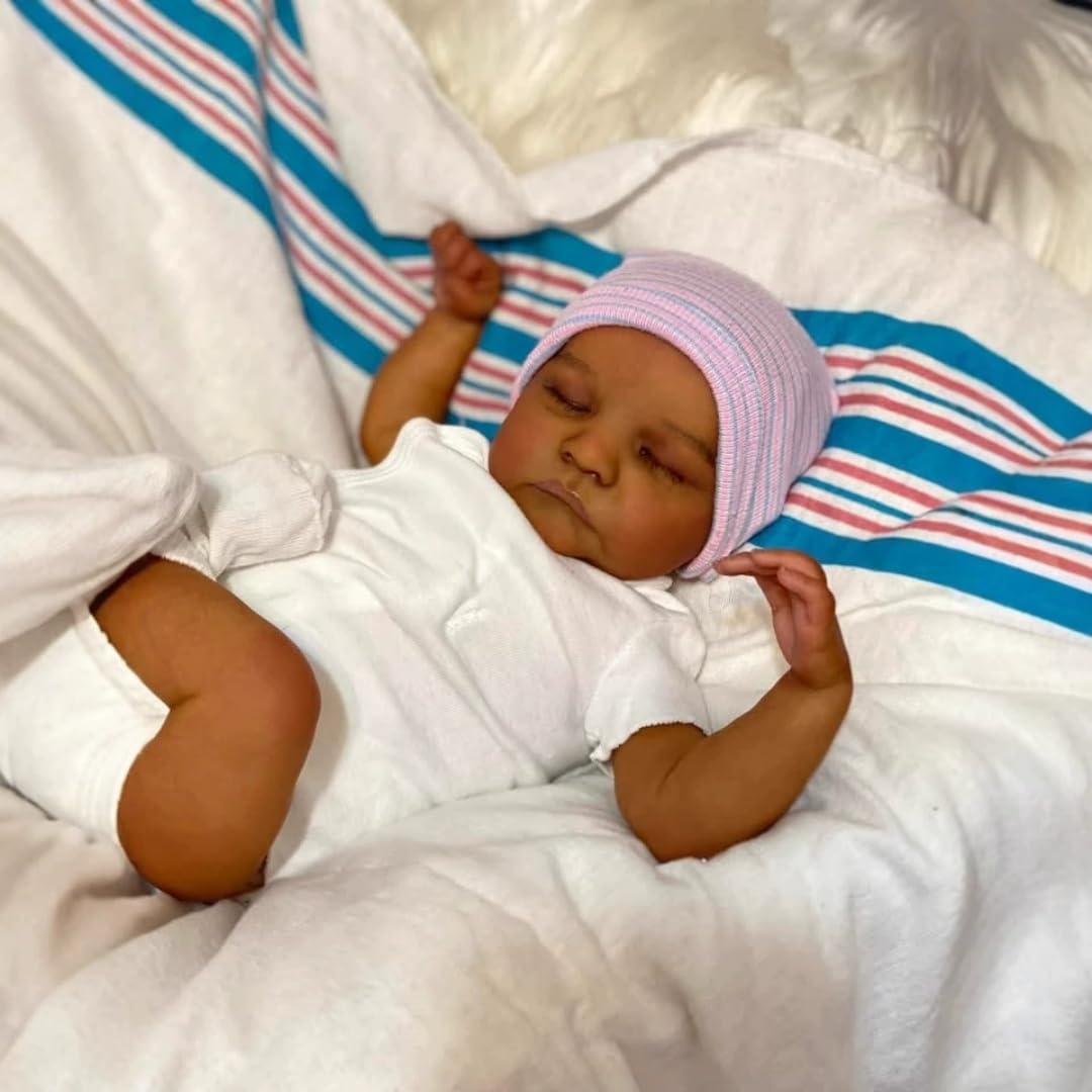 GYCV Lifelike Reborn Baby Doll Black Boy - 18 اینچ نرم بدن نوزاد بومی کودکان سیلیکونی که واقعی به نظر می رسند بدن کامل سیلیکونی قابل شستشو با لوازم جانبی هدیه برای کودکان 18 اینچ نوزاد متولد جدید بومی روی ریلکسقرار دادن فراز لباس نوزاد دعا کردن.