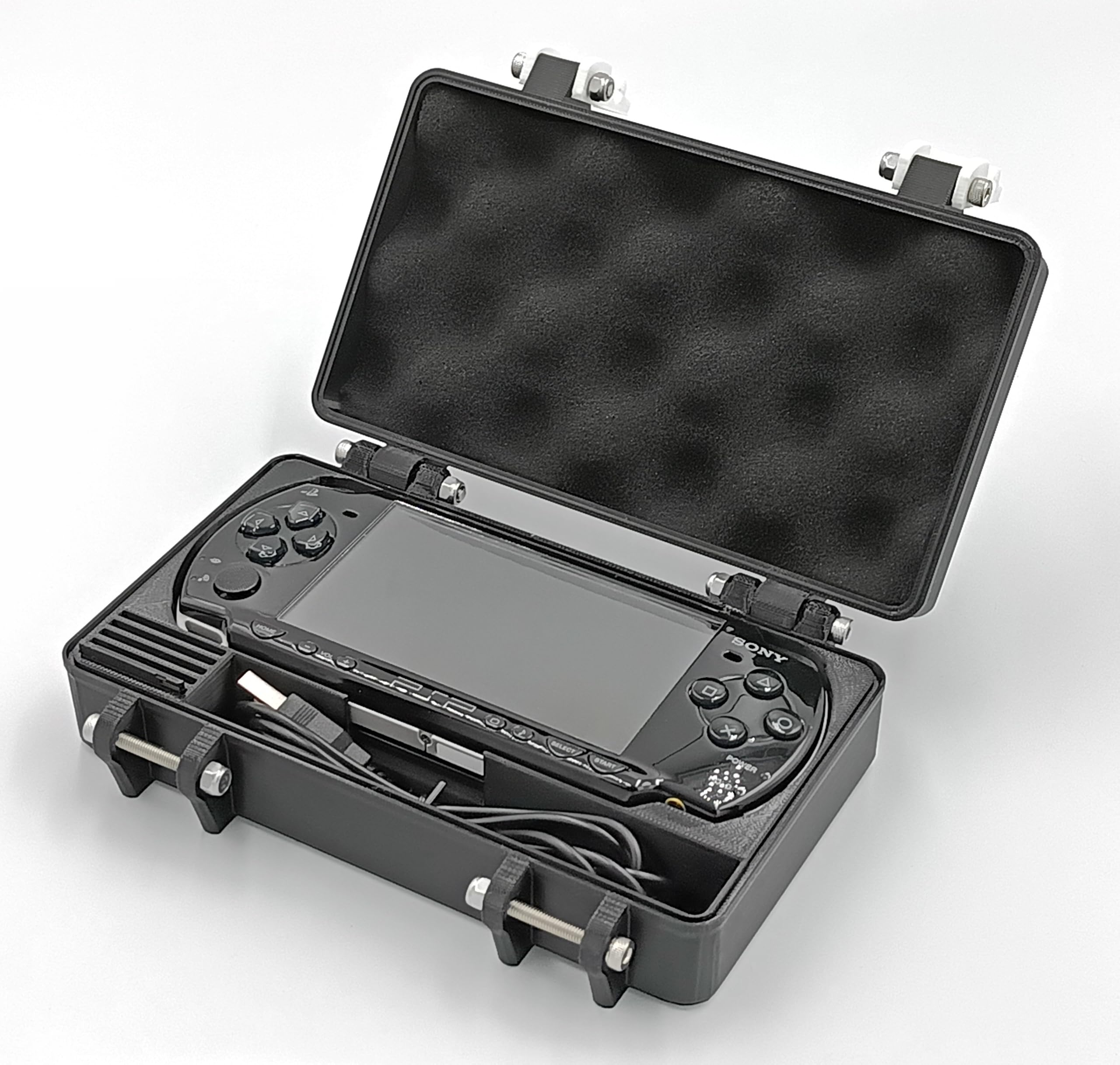 کیف حمل و نقل مقاوم برای PSP 2000 و 3000 - جایگاه برای 4 عدد بازی، 5 کارت حافظه، کابل شارژ USB